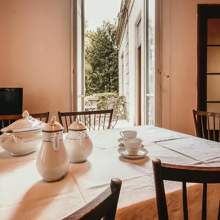 Library - Candela Apartman