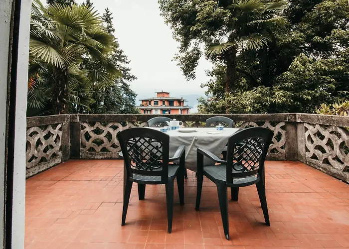 Apartment Library - Candela