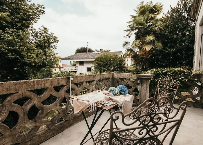 Library - Candela Lägenhet