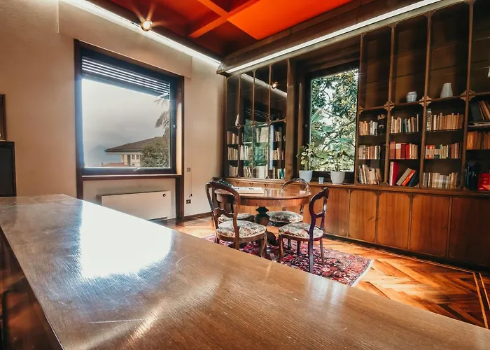 Apartment Library - Candela