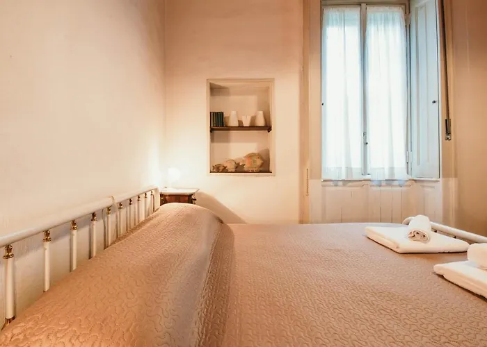 Library - Candela Apartment