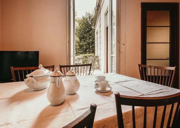 Library - Candela Apartment