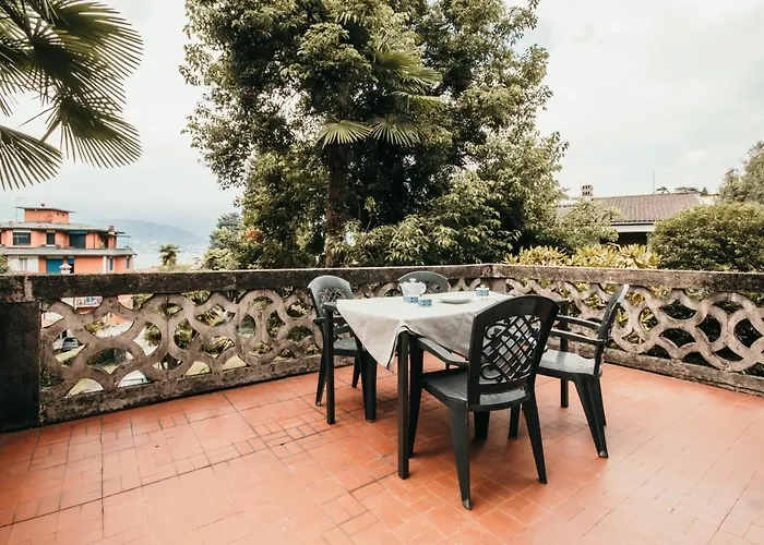 Apartment Library - Candela