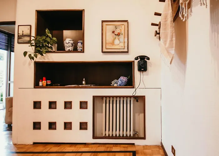 Apartment Library - Candela